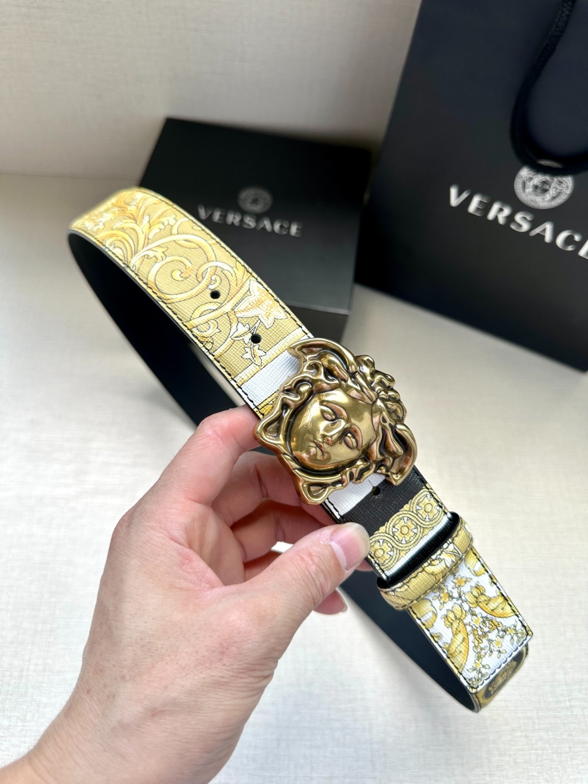 26 Ver sace Belt