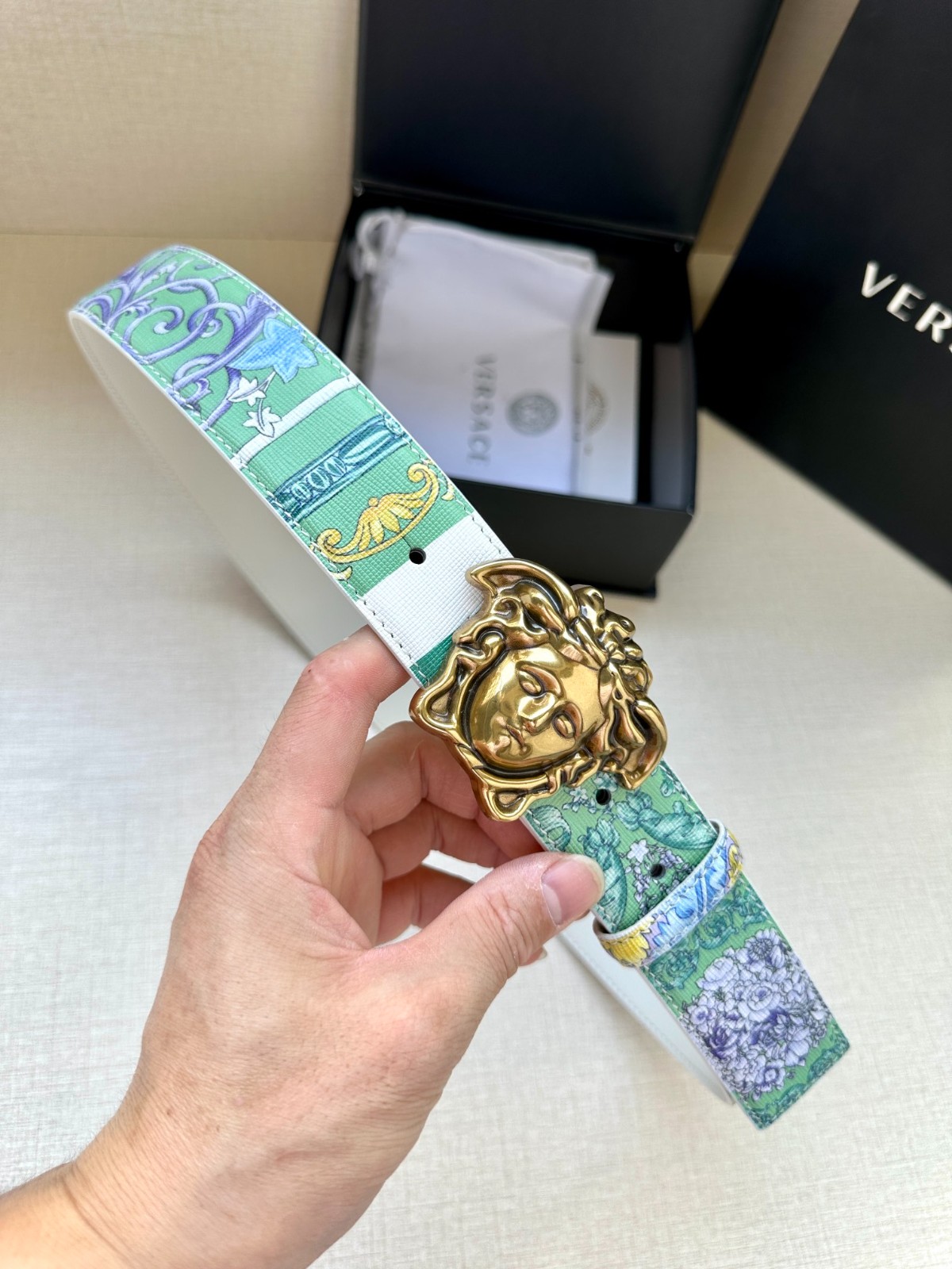 26 Ver sace Belt