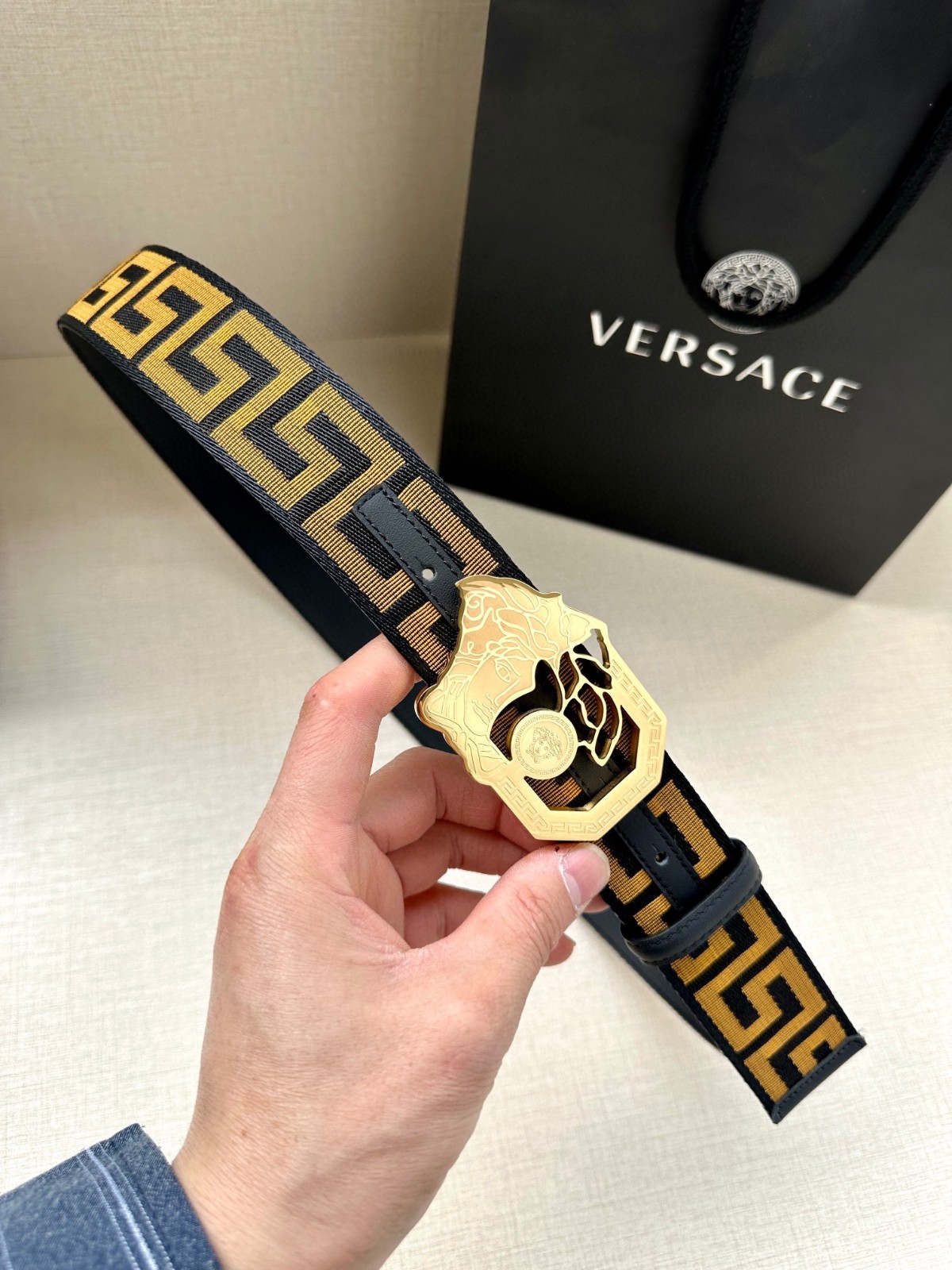 26 Ver sace Belt