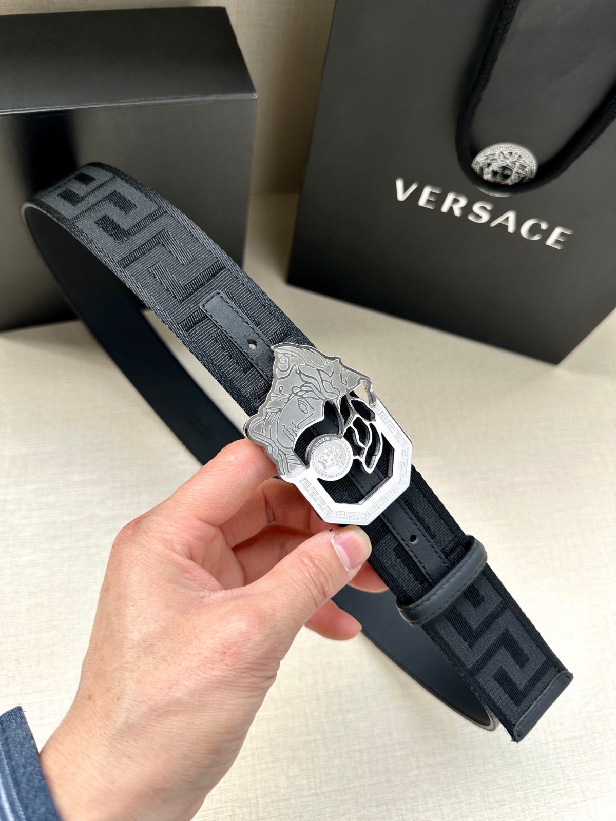 26 Ver sace Belt