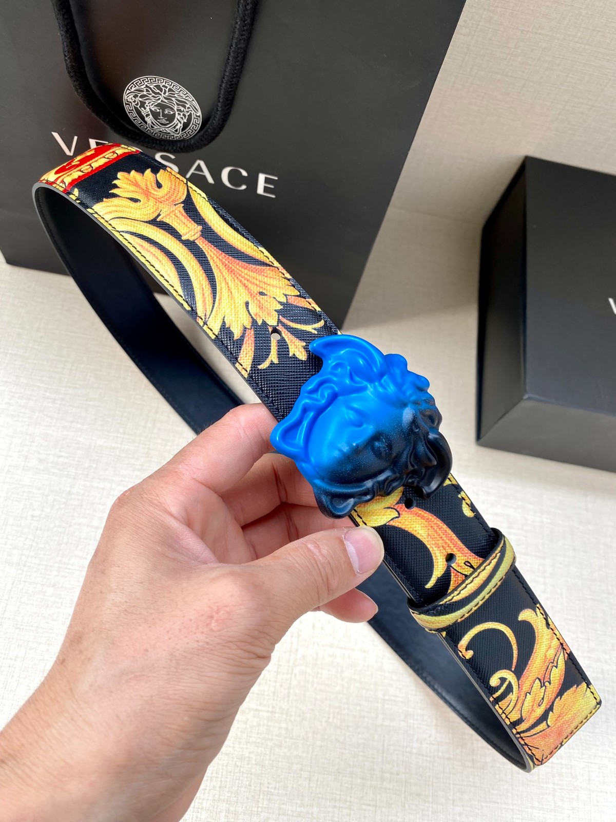 26 Ver sace Belt