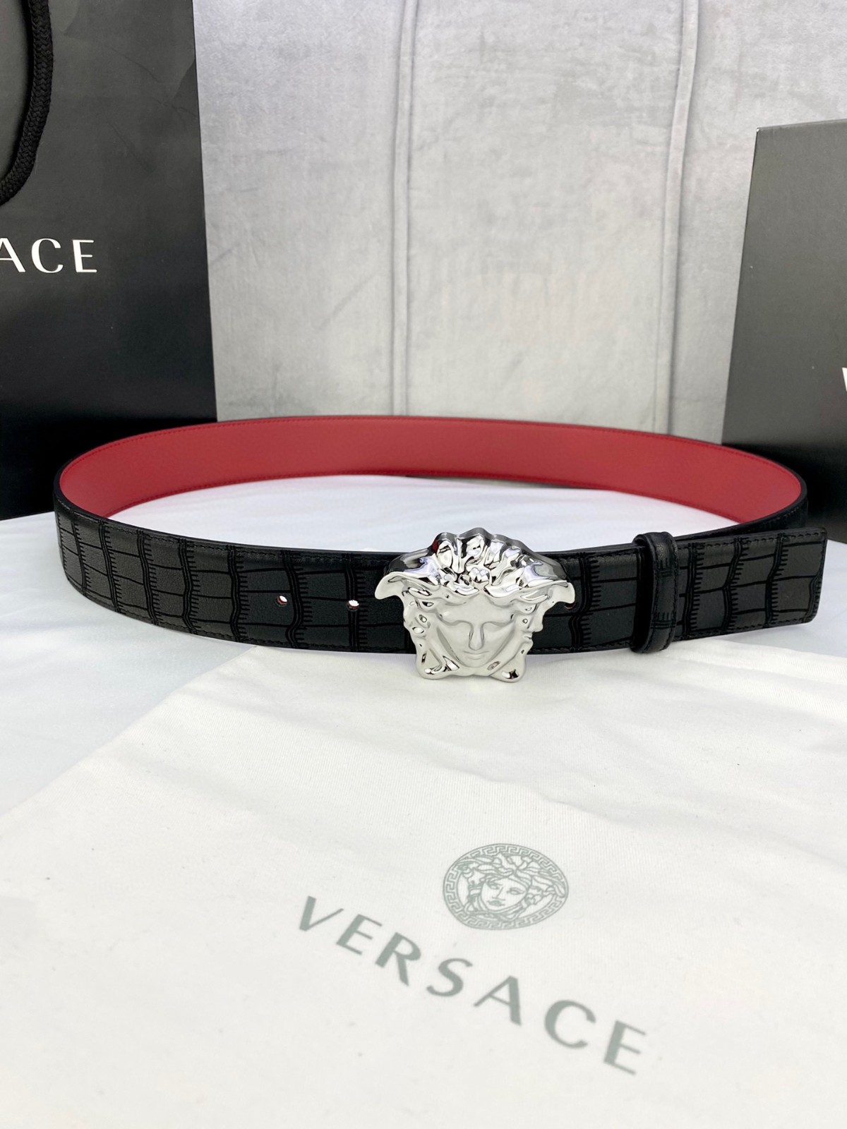 26 Ver sace Belt