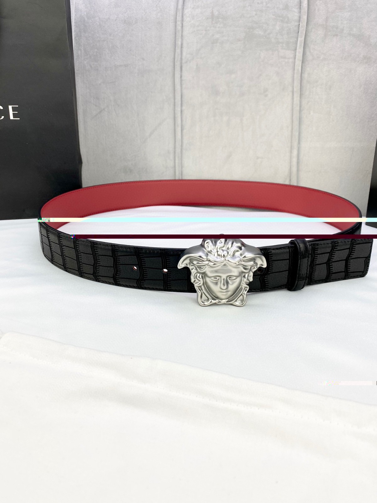 26 Ver sace Belt
