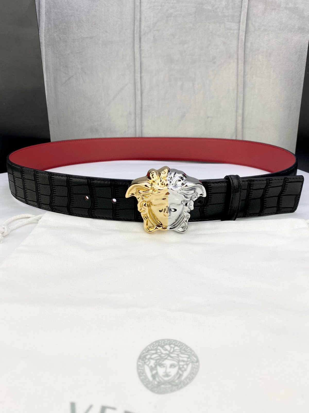 26 Ver sace Belt