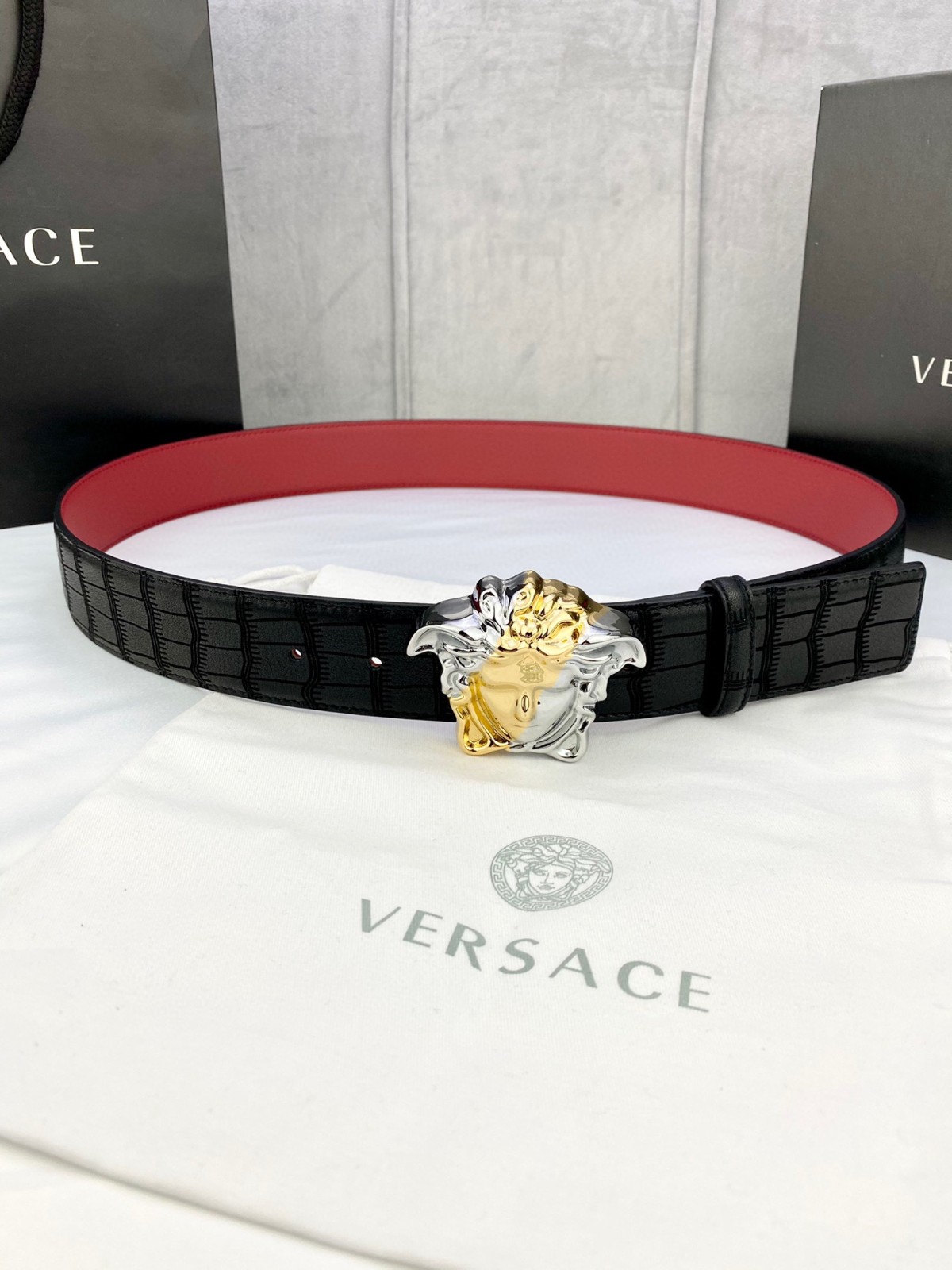 26 Ver sace Belt