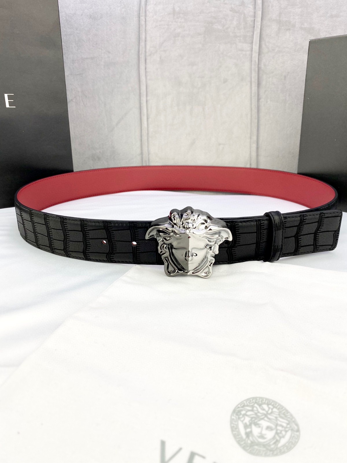 26 Ver sace Belt