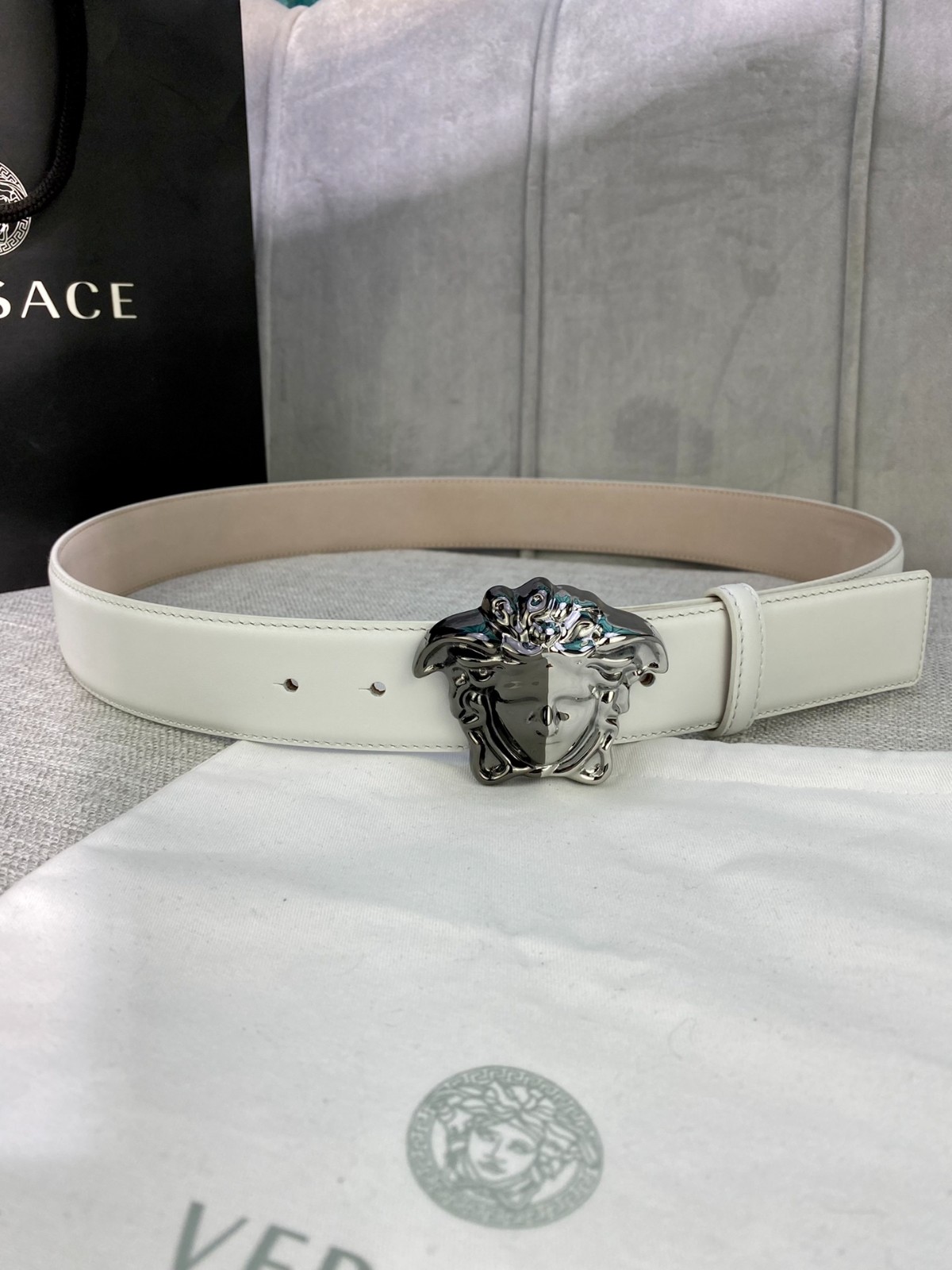 26 Ver sace Belt