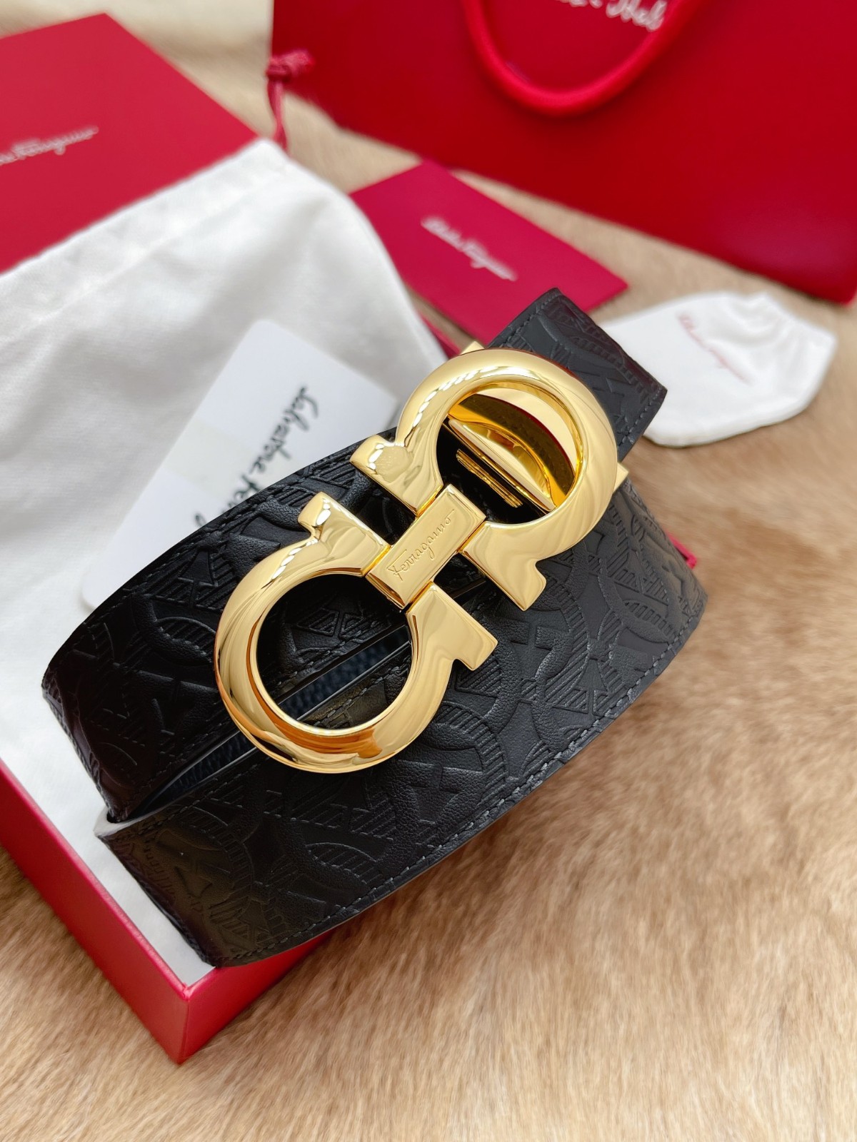 14 Ferra gamo Belt