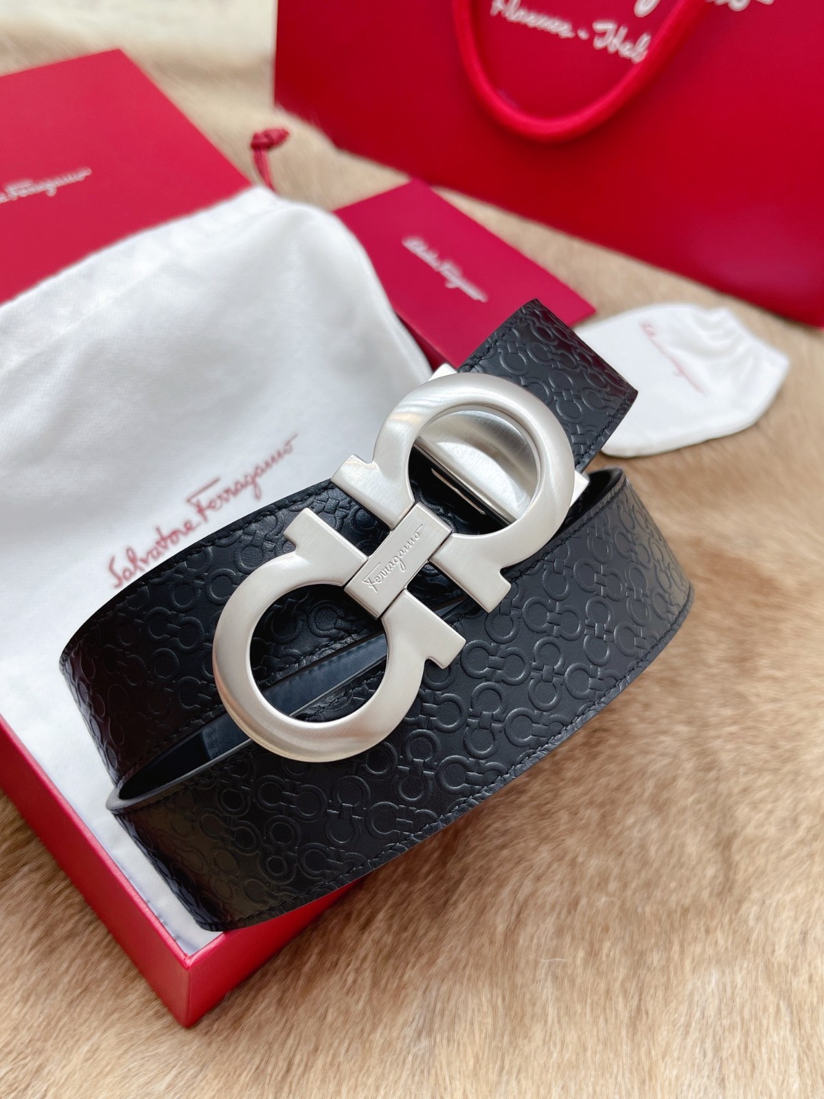 14 Ferra gamo Belt
