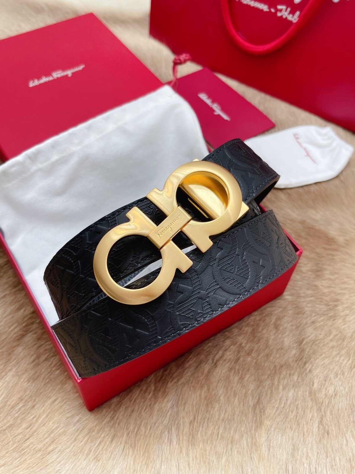 14 Ferra gamo Belt