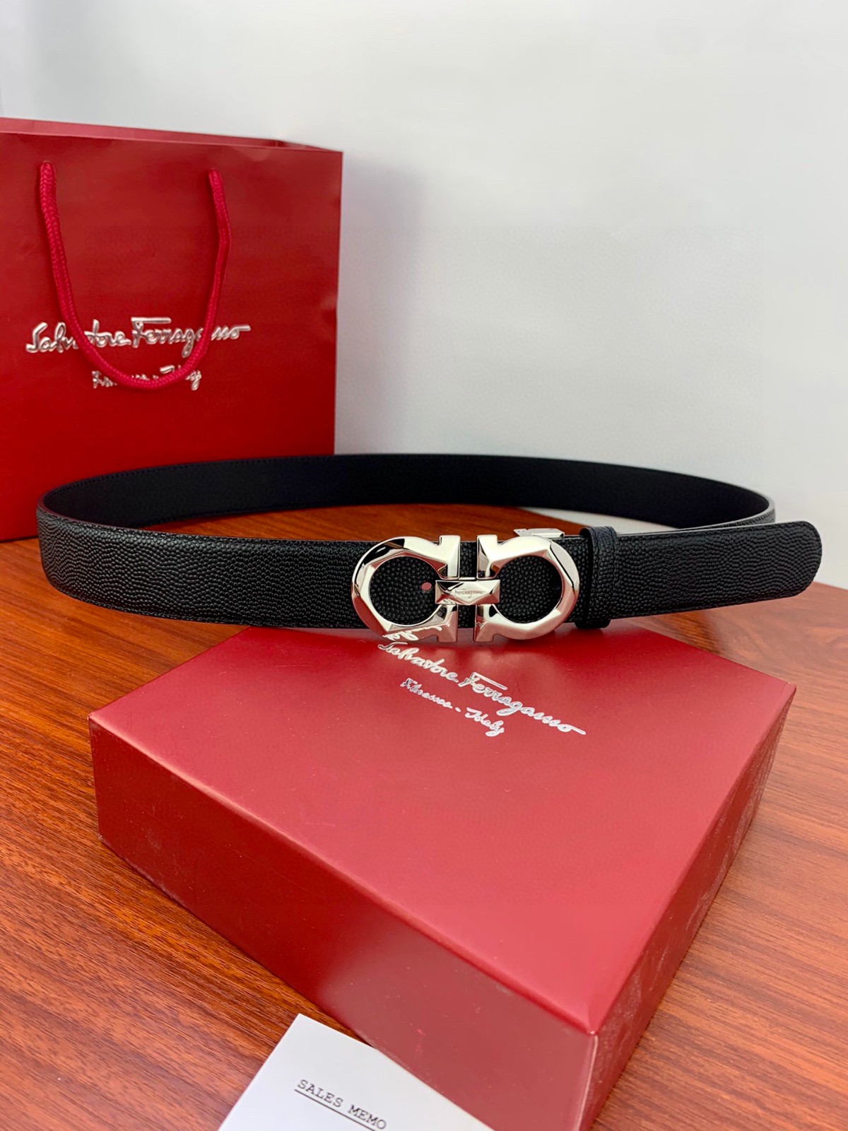14 Ferra gamo Belt