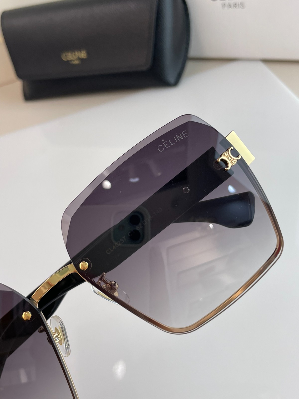 300 068#303-Glasses-01-2023SS