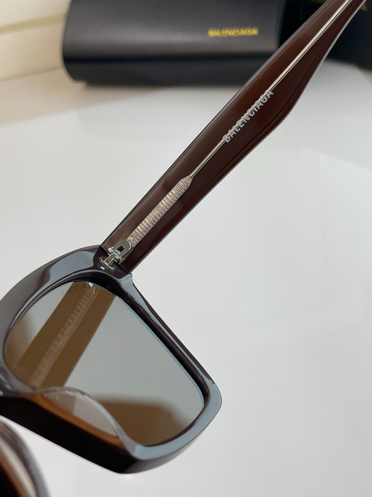 273 038#303-Glasses-01-2023SS