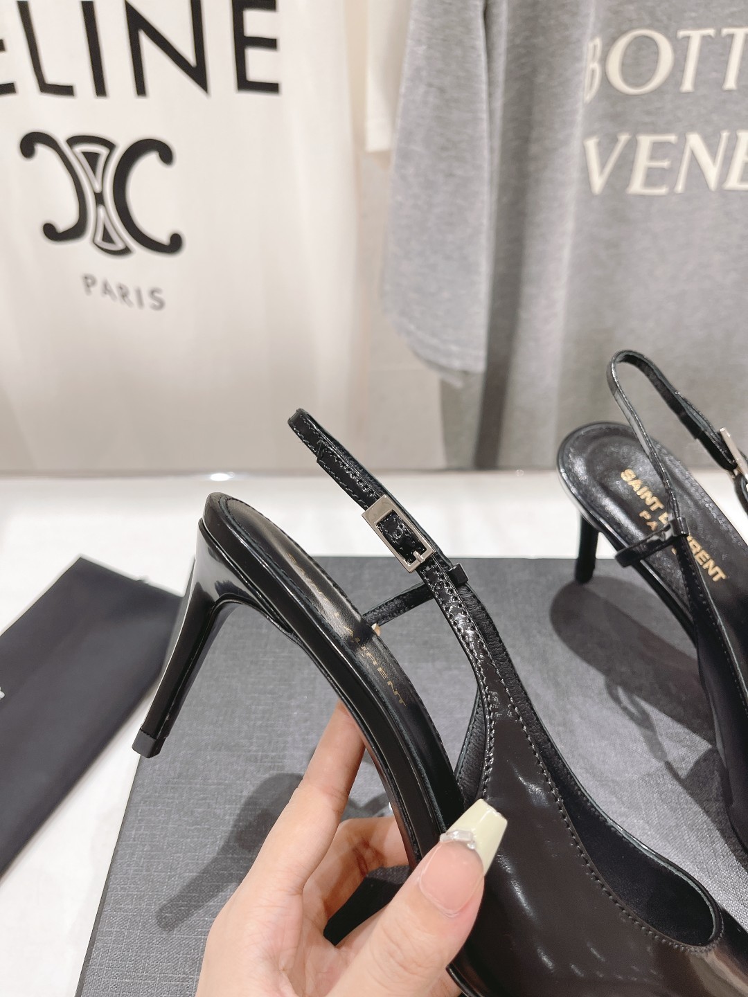 020 33123111 SIZE 35-40