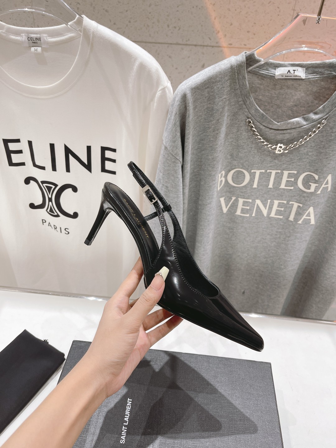 020 33123111 SIZE 35-40