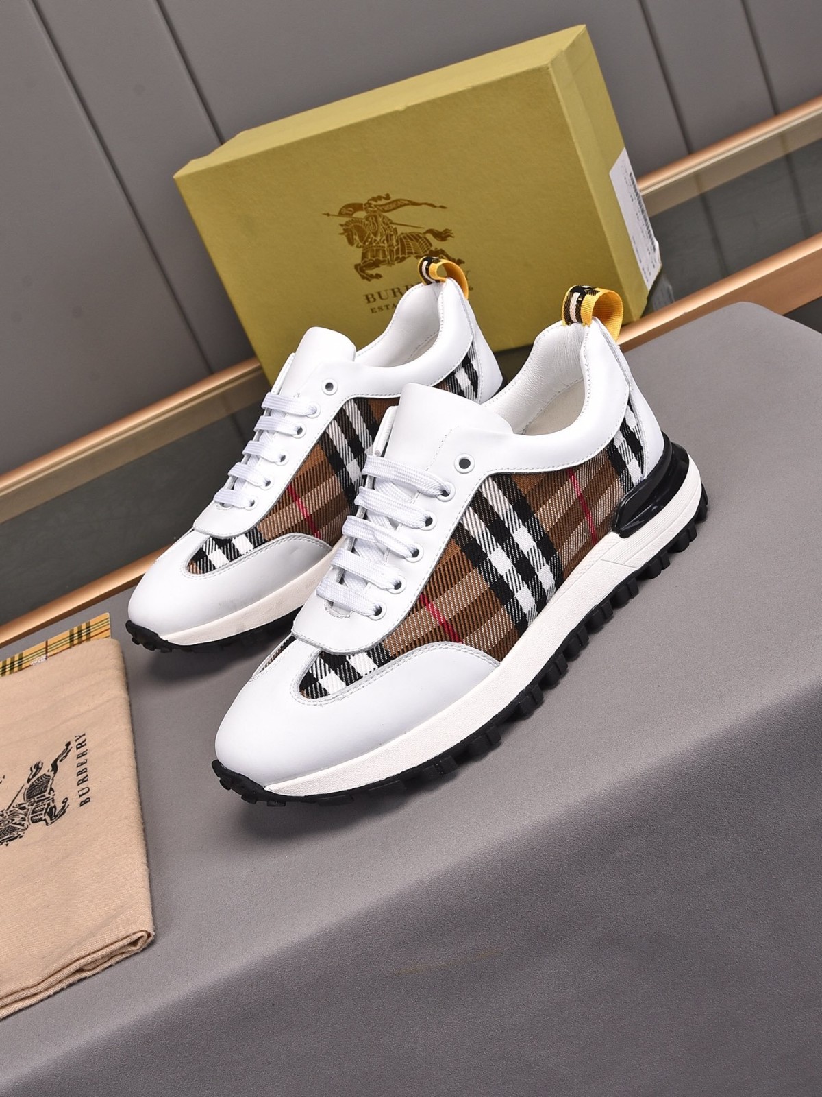 68 098#004-Burberry-shoes-Yupoo-dyoomall-2021SS