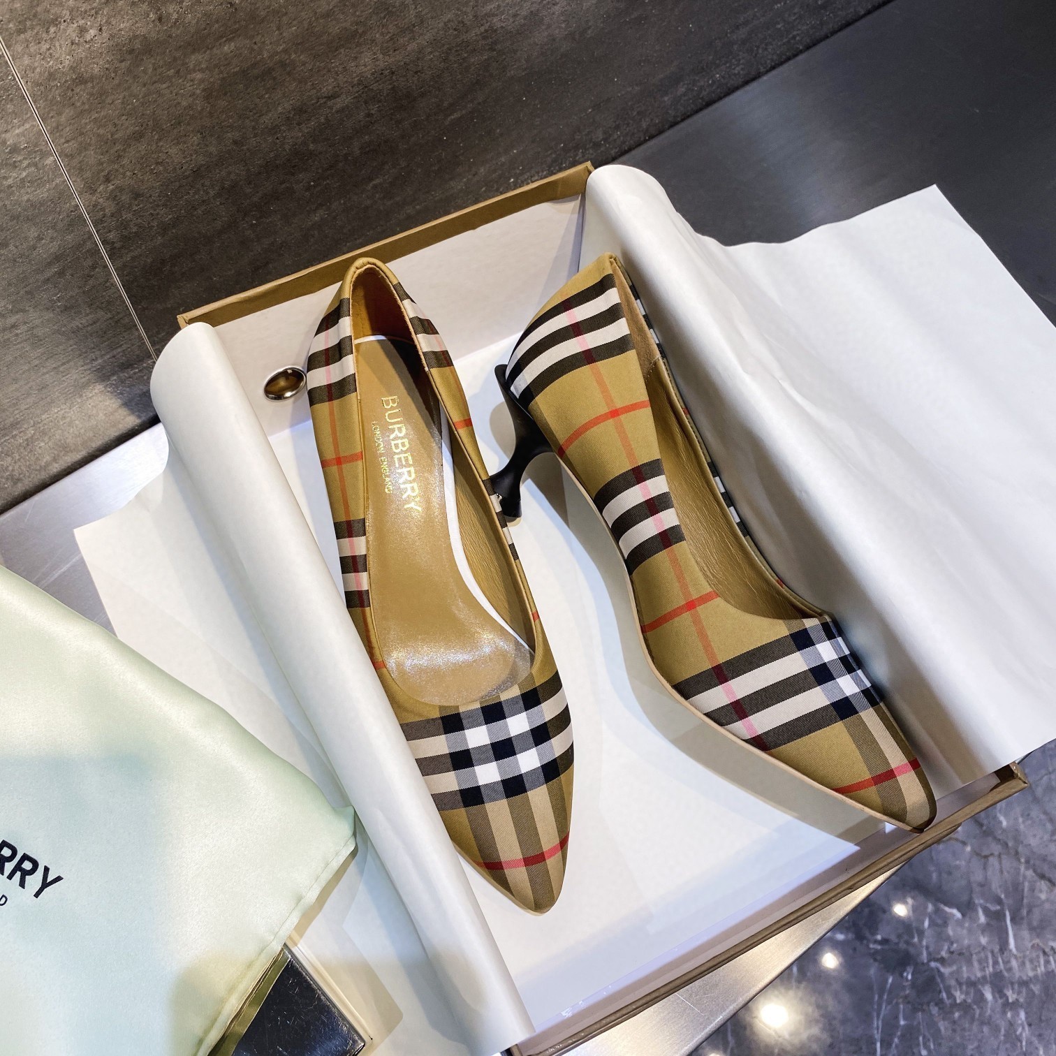 59 071#004-Burberry-shoes-Yupoo-dyoomall-2021SS