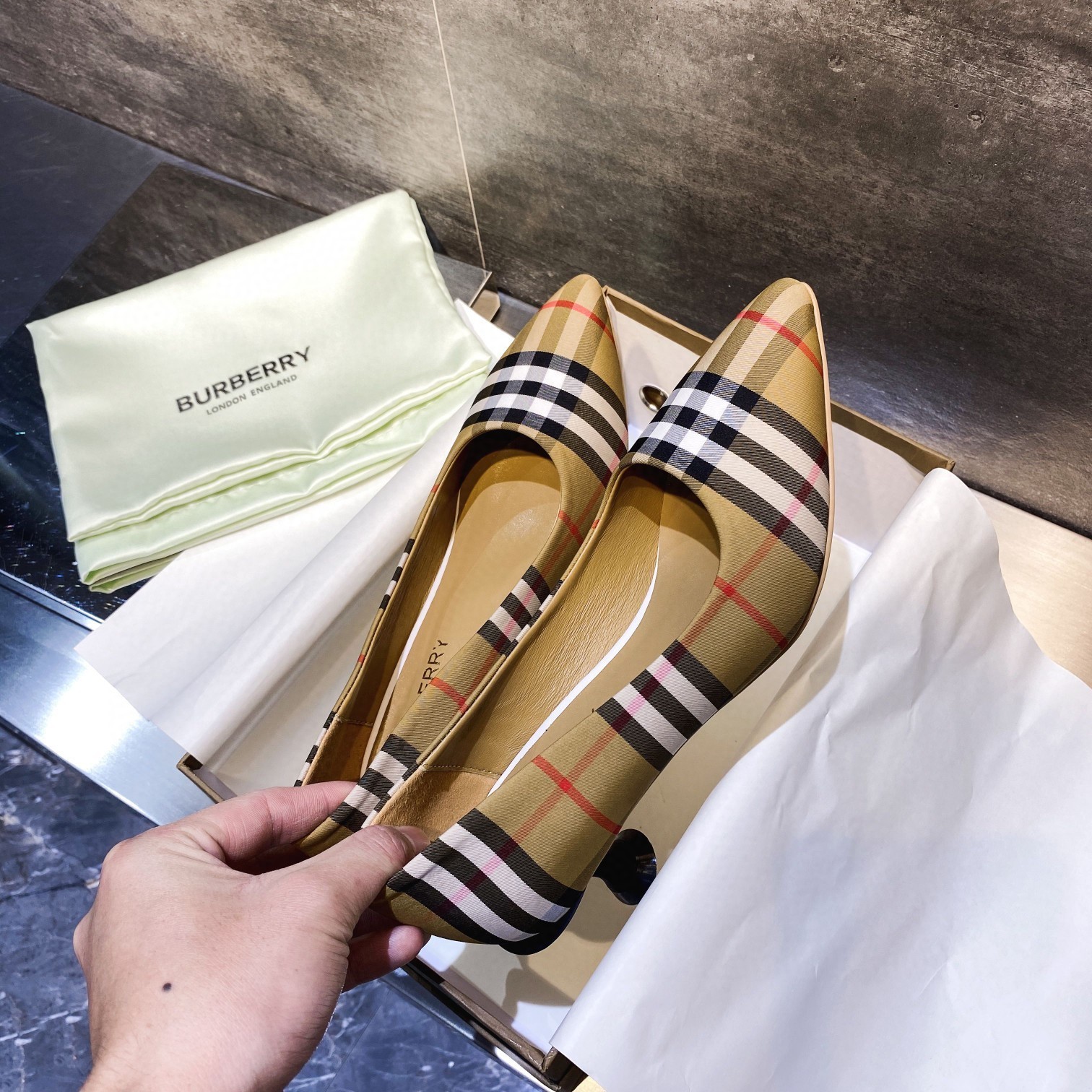 59 071#004-Burberry-shoes-Yupoo-dyoomall-2021SS