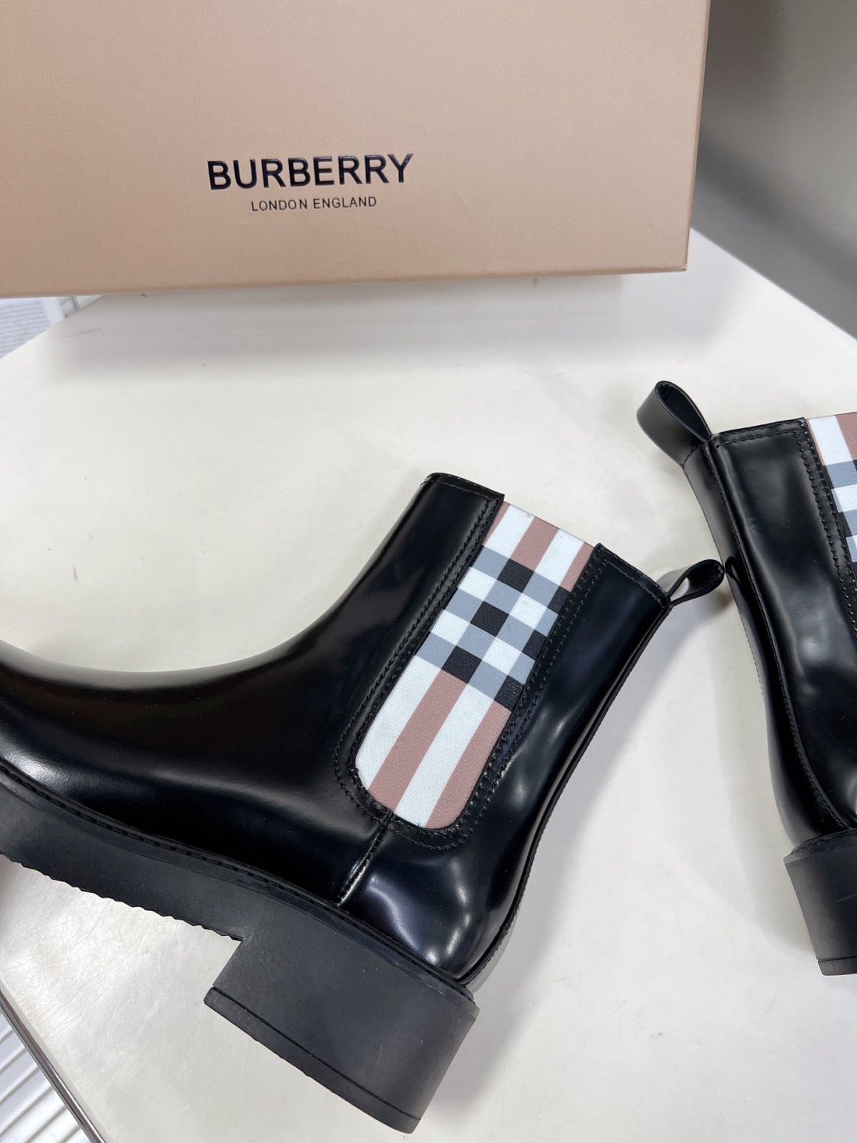 040 040#004-Burberry-Shoes-02-2023SS