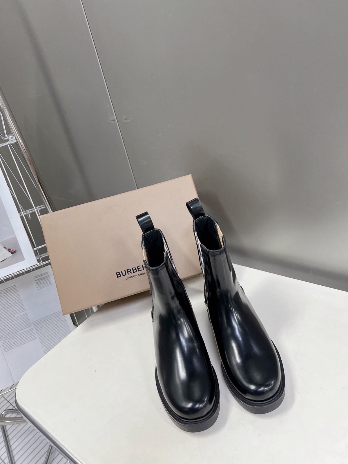 040 040#004-Burberry-Shoes-02-2023SS