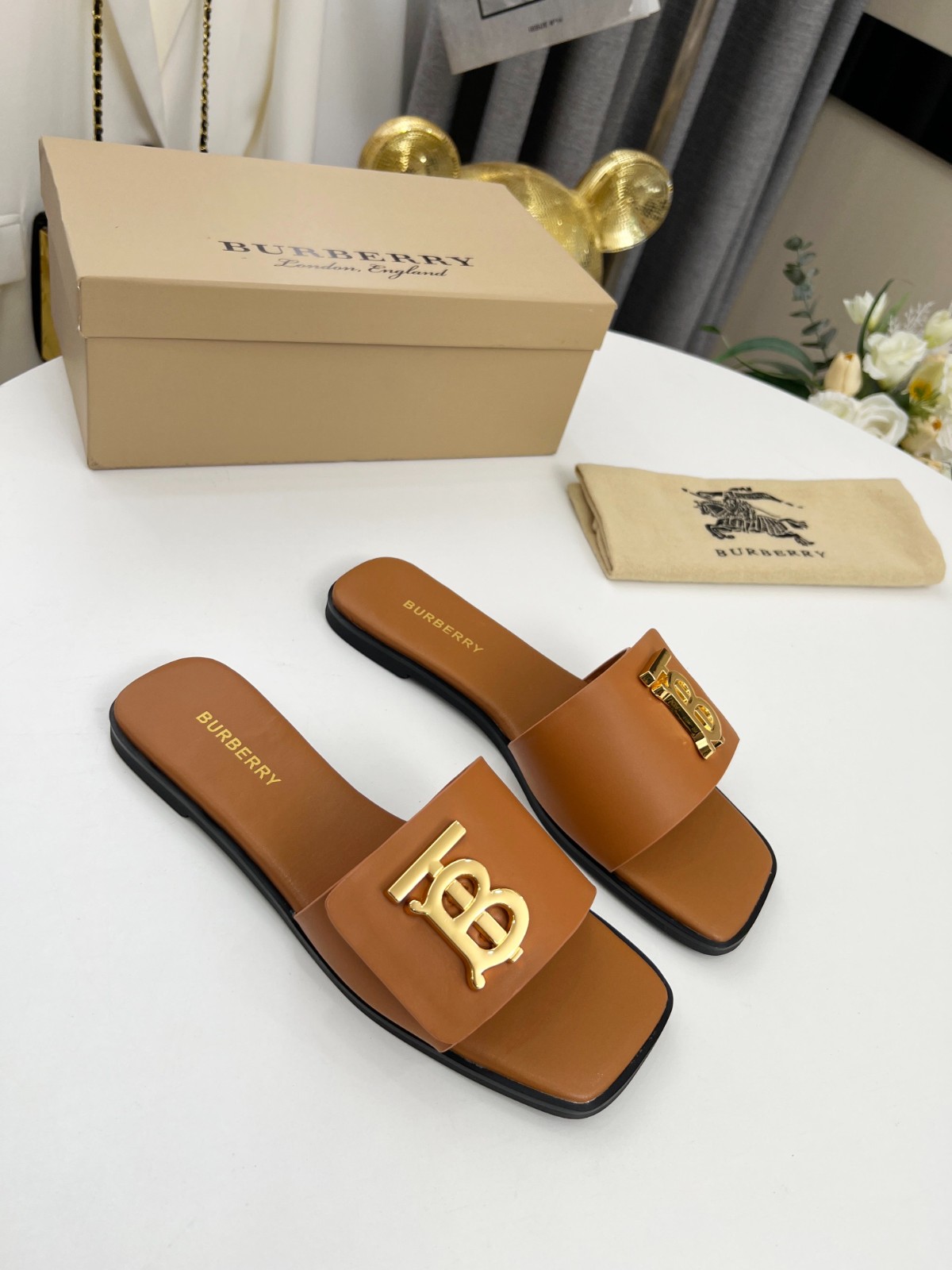 001 001#004-Burberry-Shoes-02-2023SS