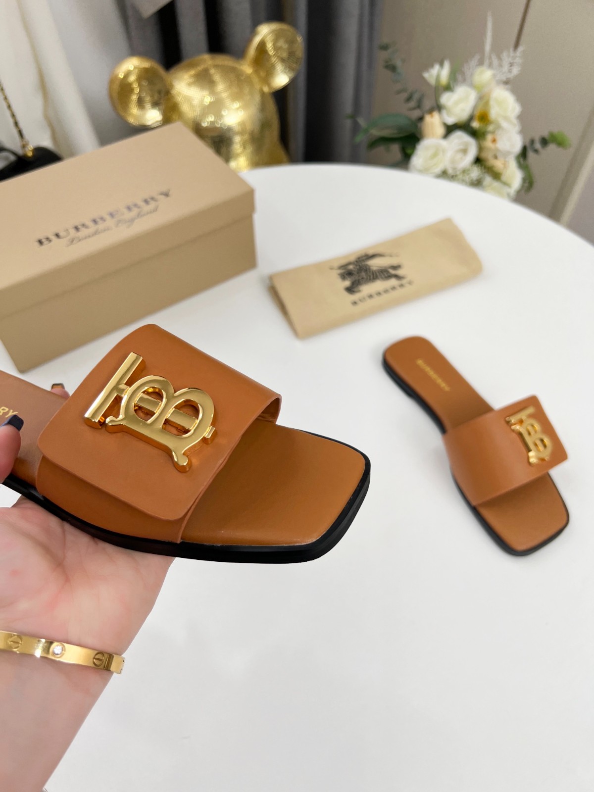 001 001#004-Burberry-Shoes-02-2023SS