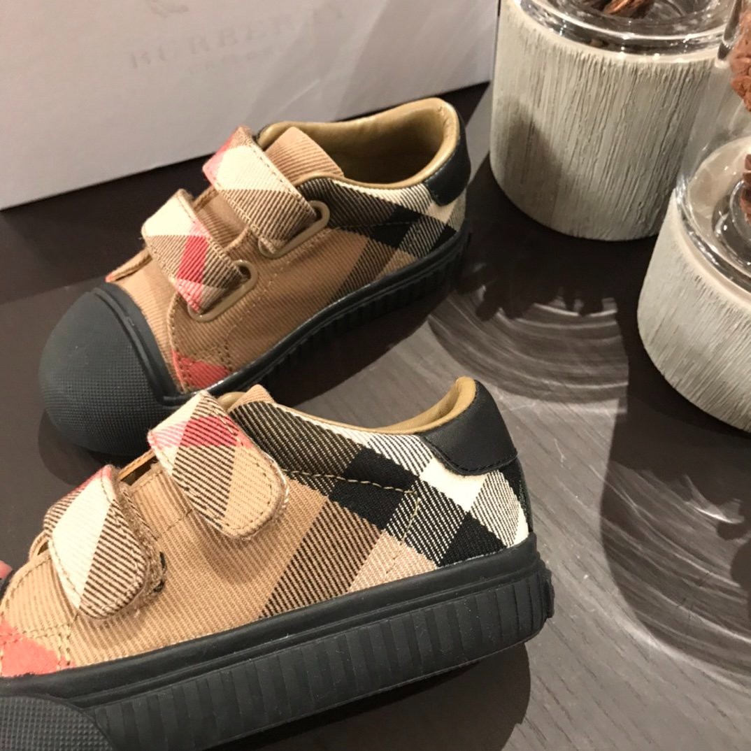 292 162#306 Kids-Shoes-Clothing-Yupoo-dyoomall-2021ss