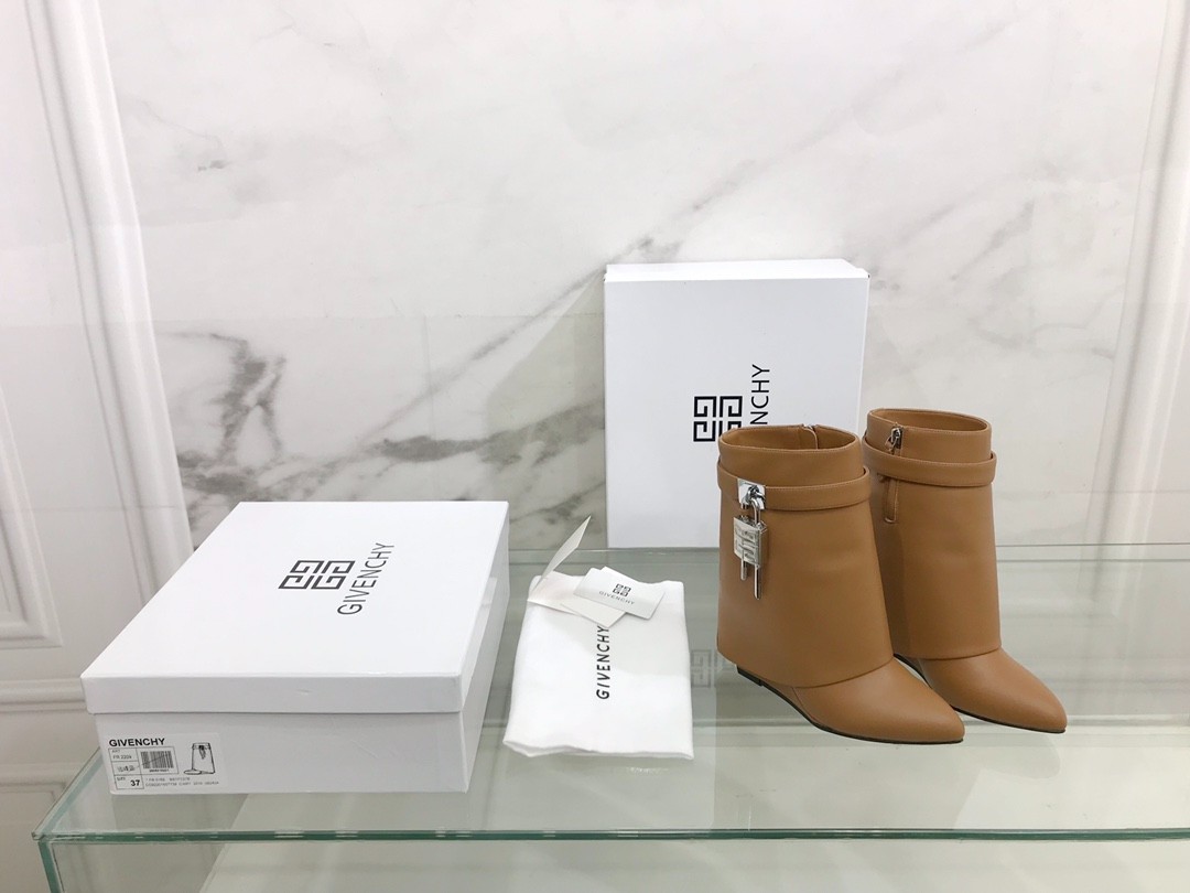 212 65123185 SIZE 35-42