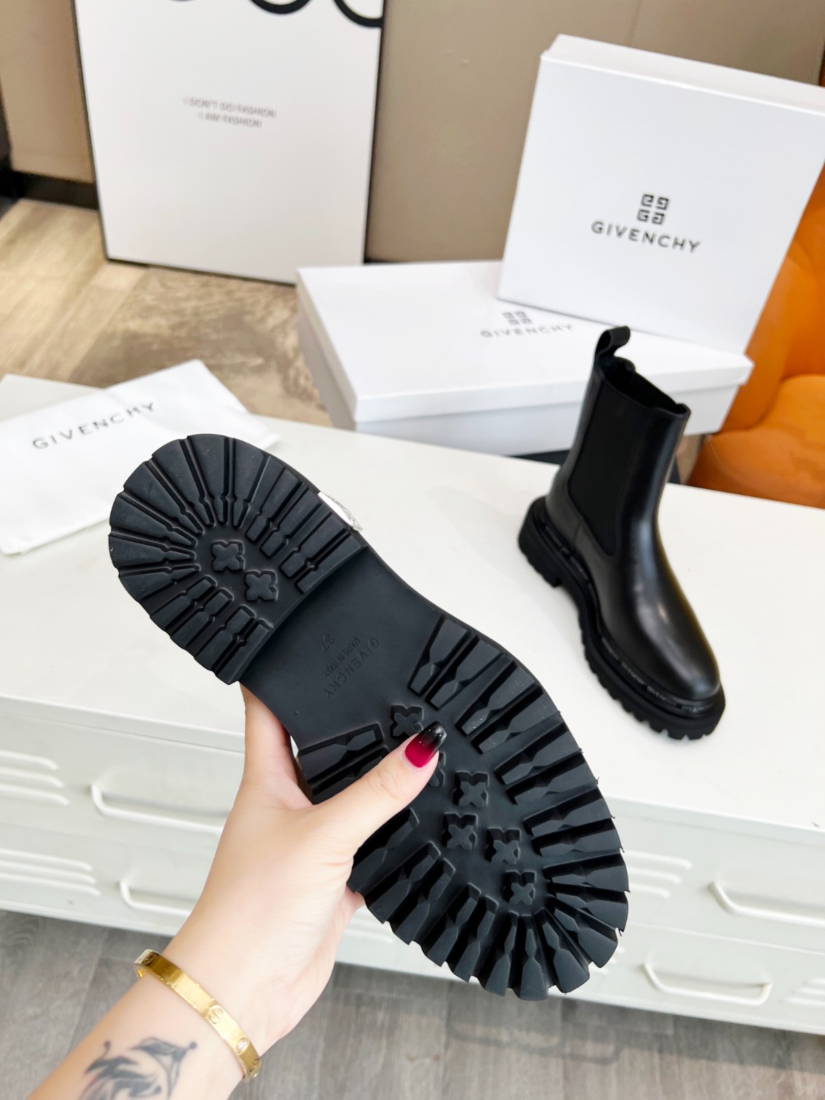 134 SIZE 35-41