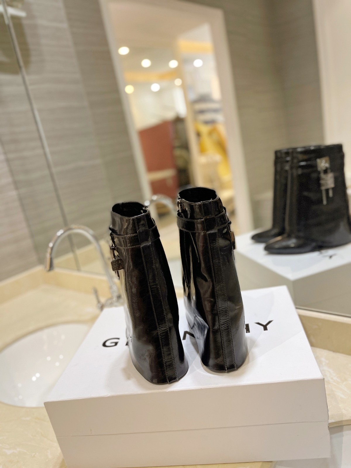 121 58123169 SIZE 35-42