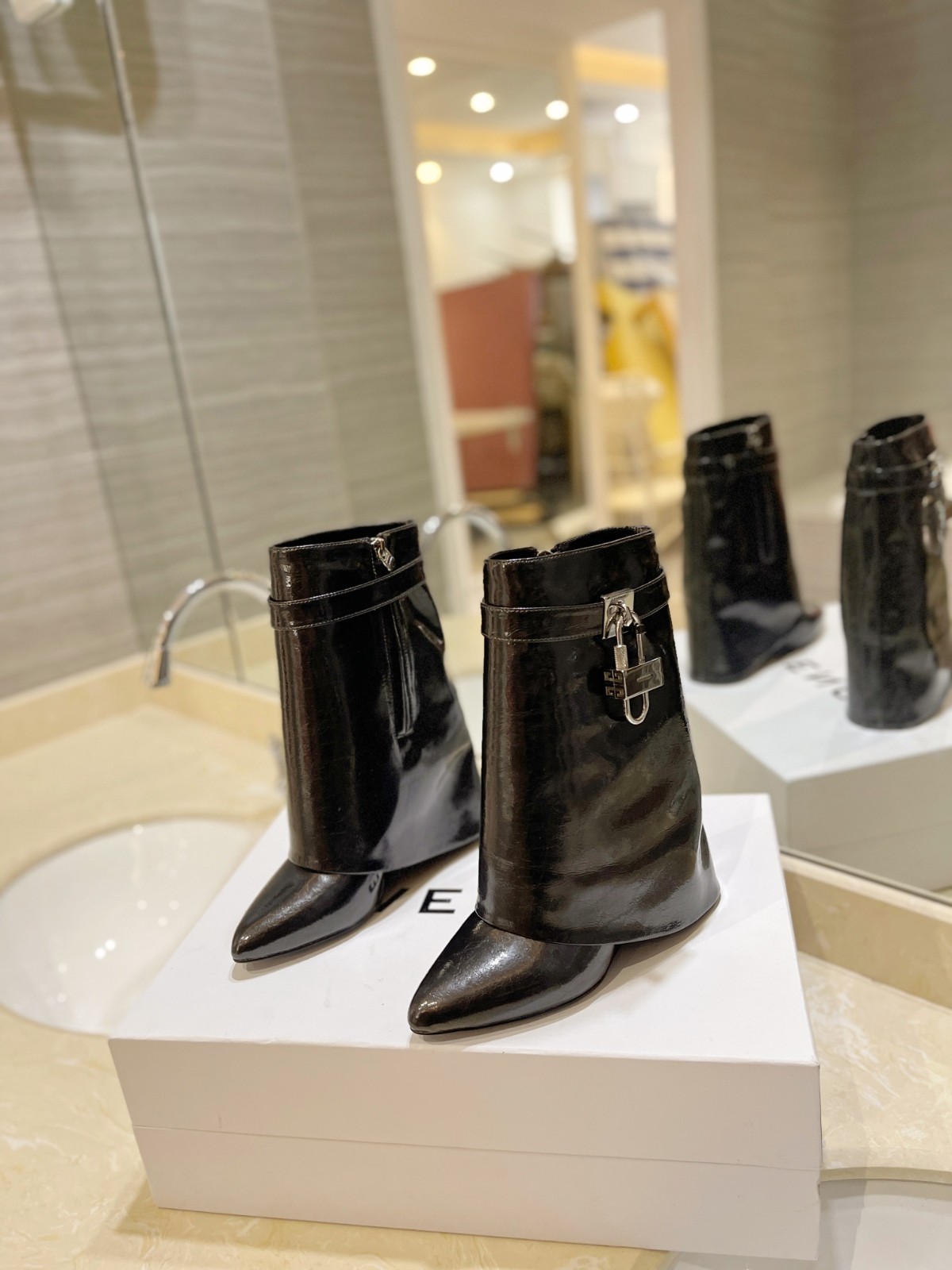 121 58123169 SIZE 35-42