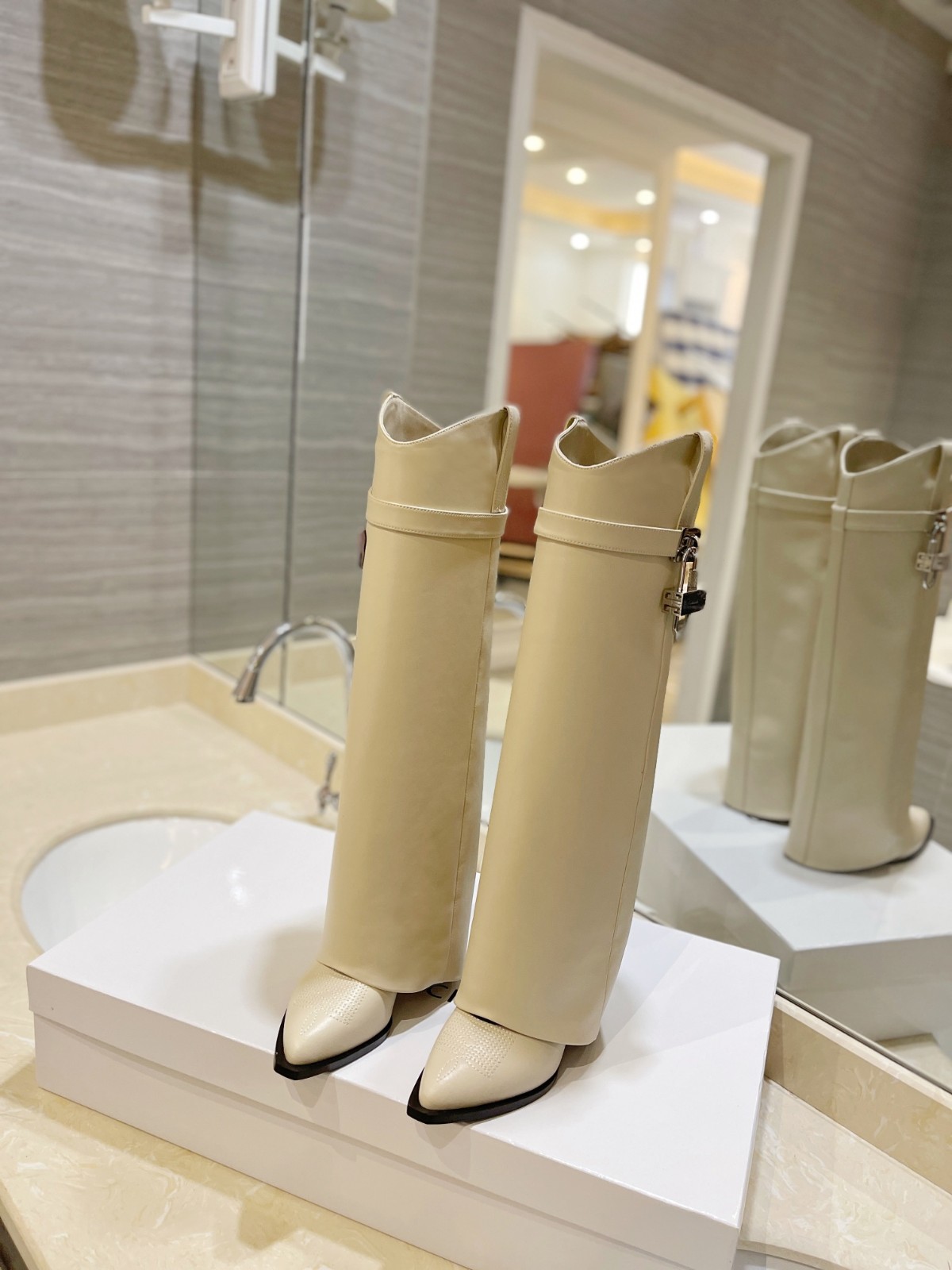 111 59123171 SIZE 35-42