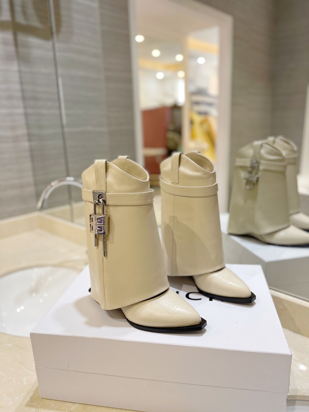 108 51123153 SIZE 35-42