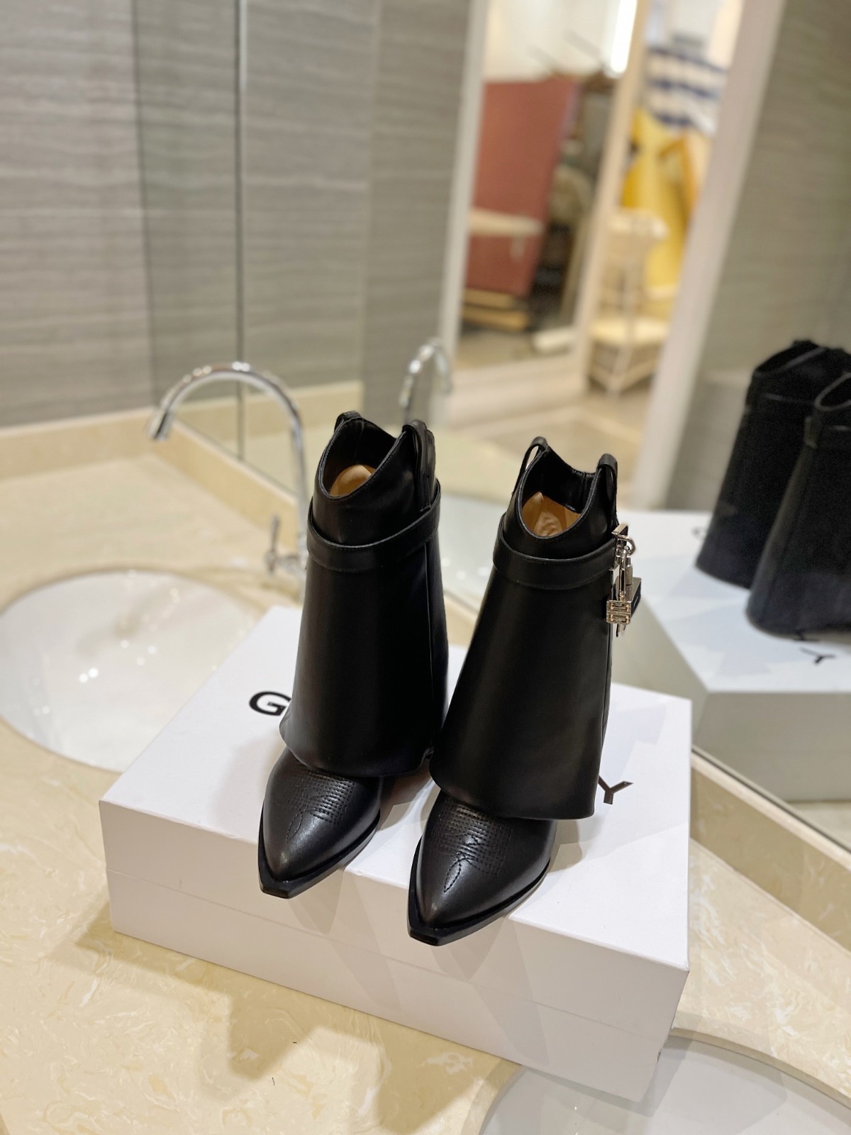 100 56123164 SIZE 35-42