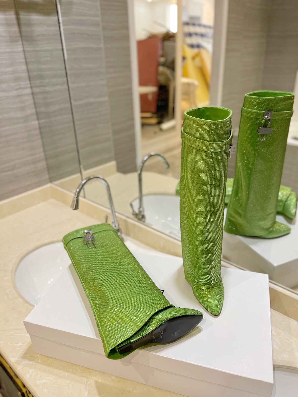 096 82123224 SIZE 35-42