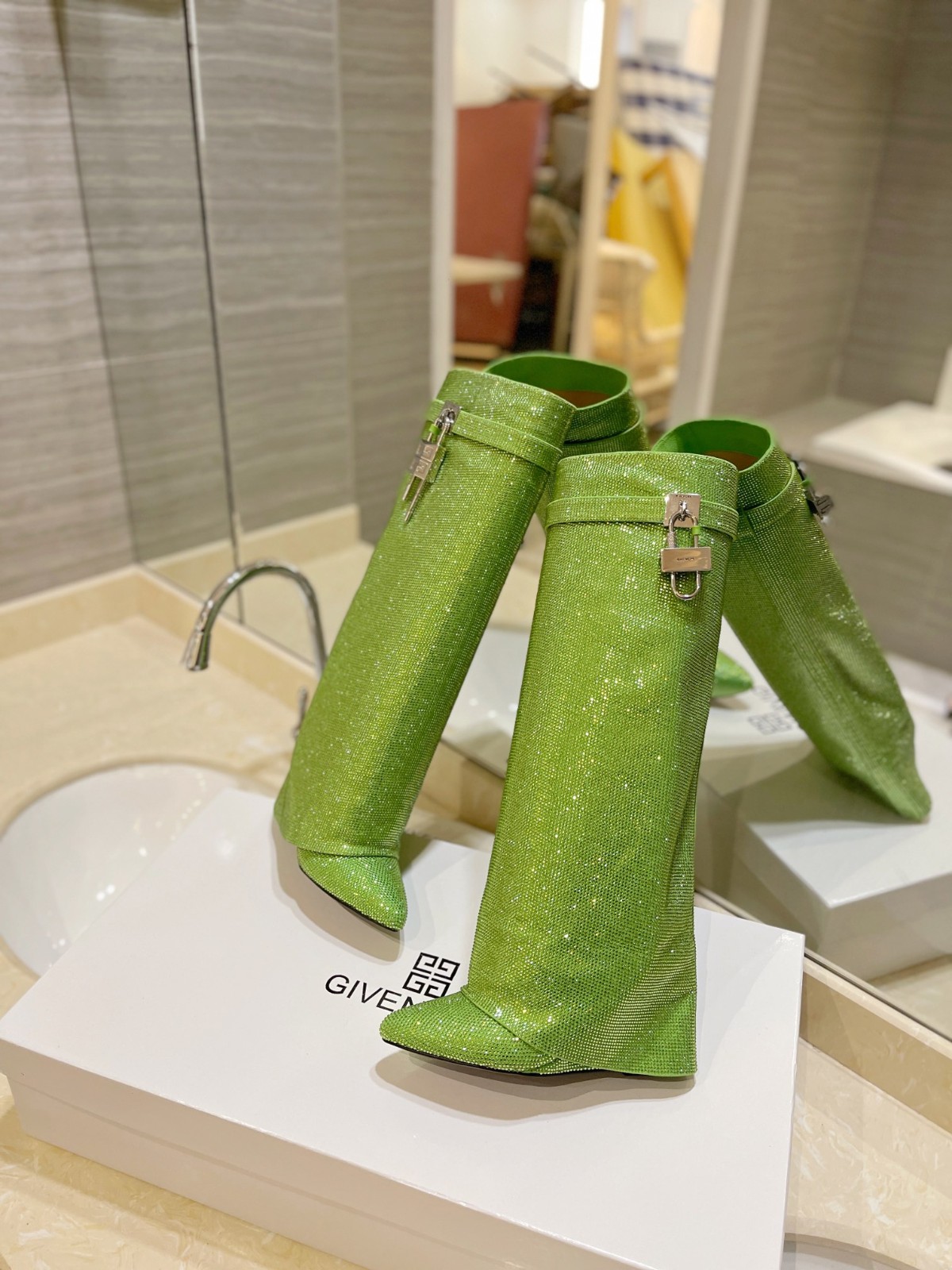 096 82123224 SIZE 35-42