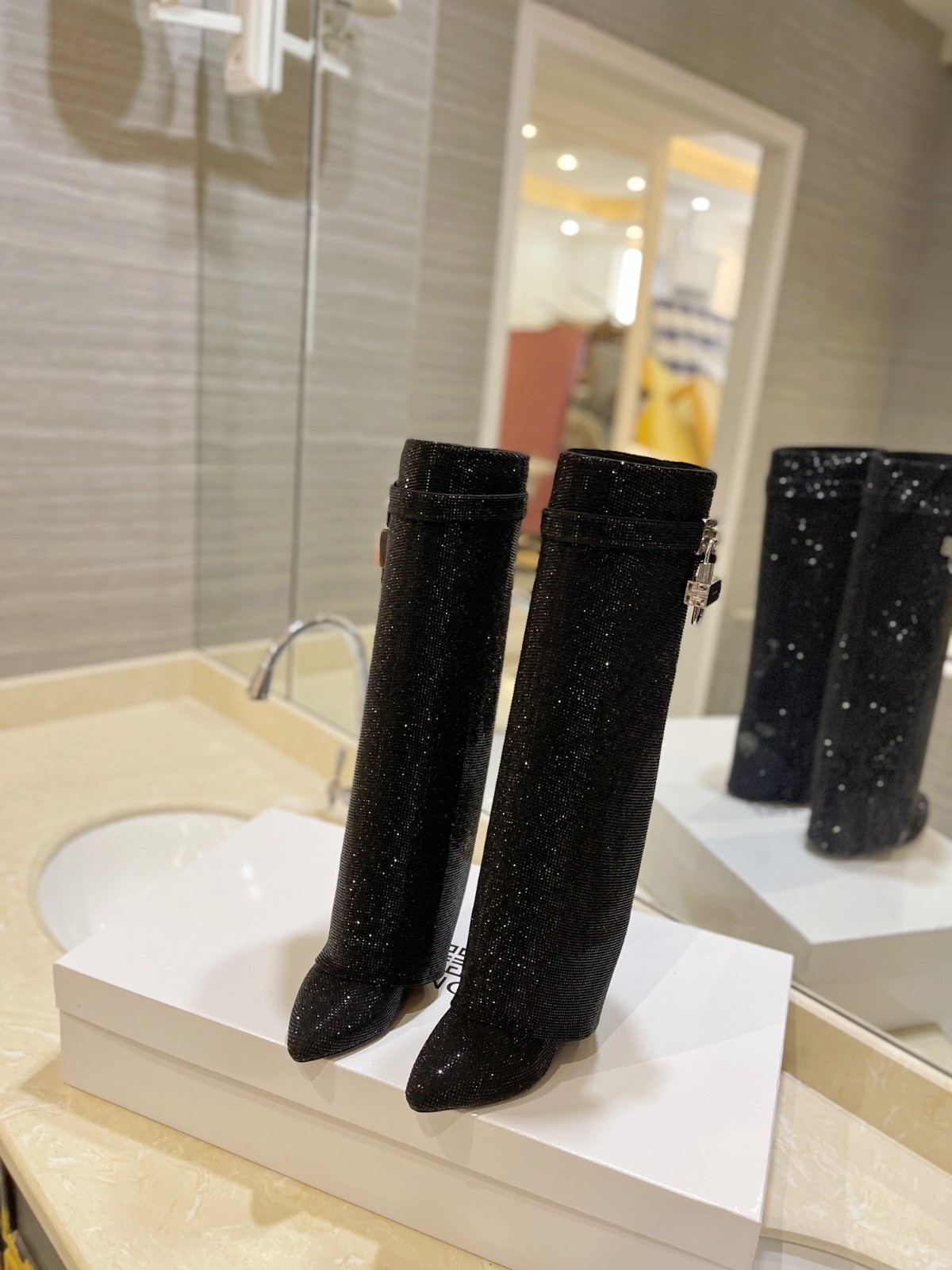 093 82123224 SIZE 35-42