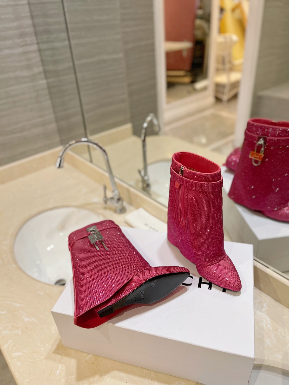091 68123192 SIZE 35-42