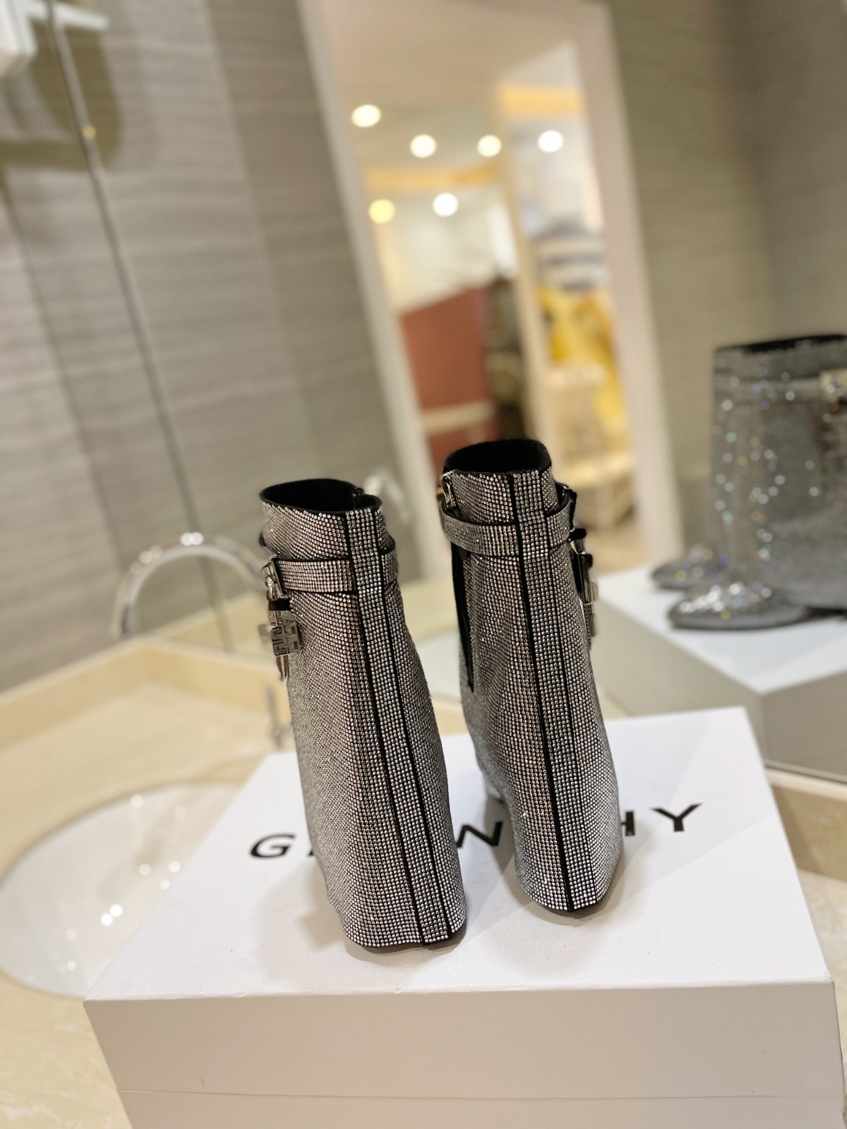 090 68123192 SIZE 35-42