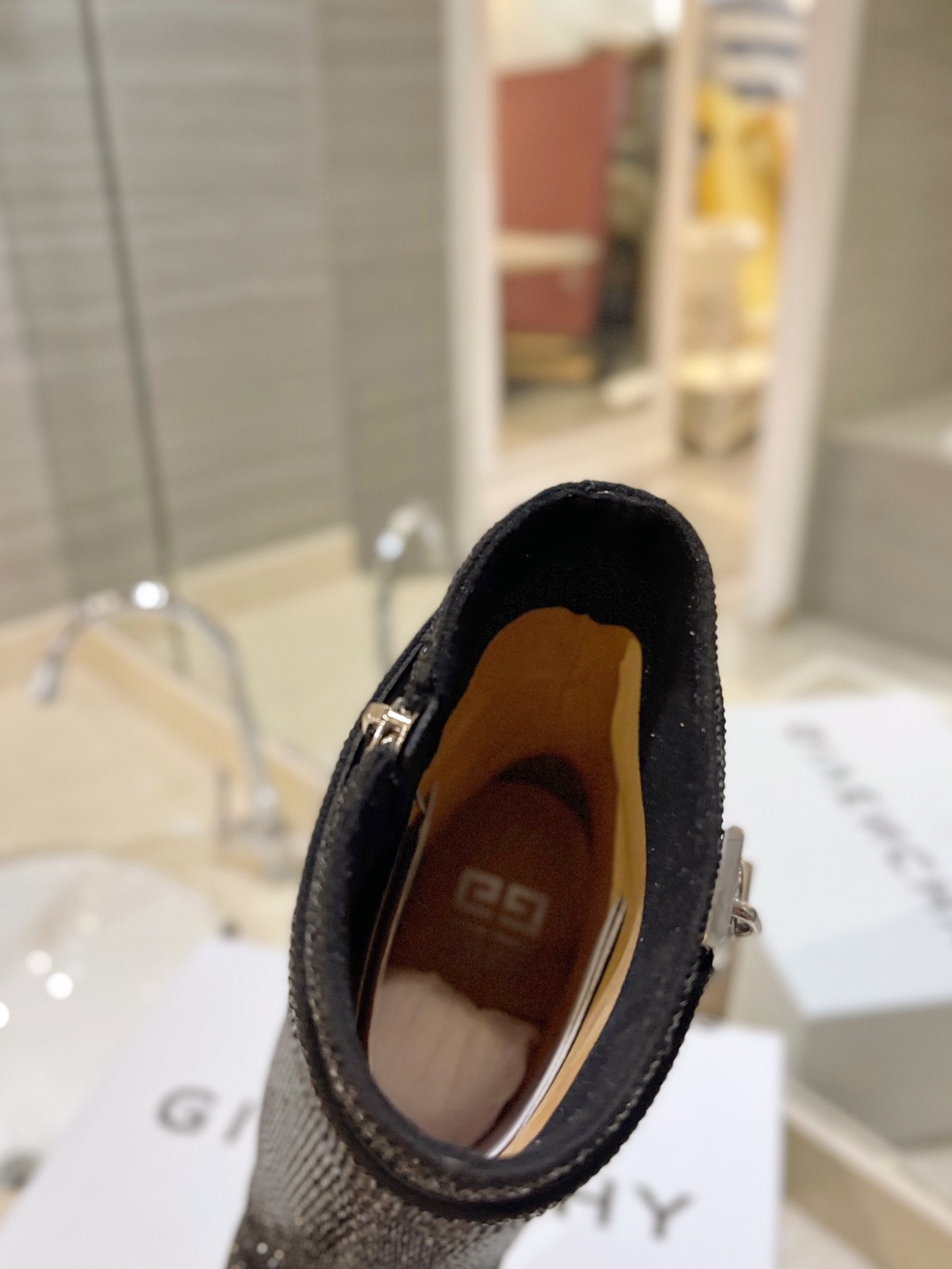 087 68123192 SIZE 35-42