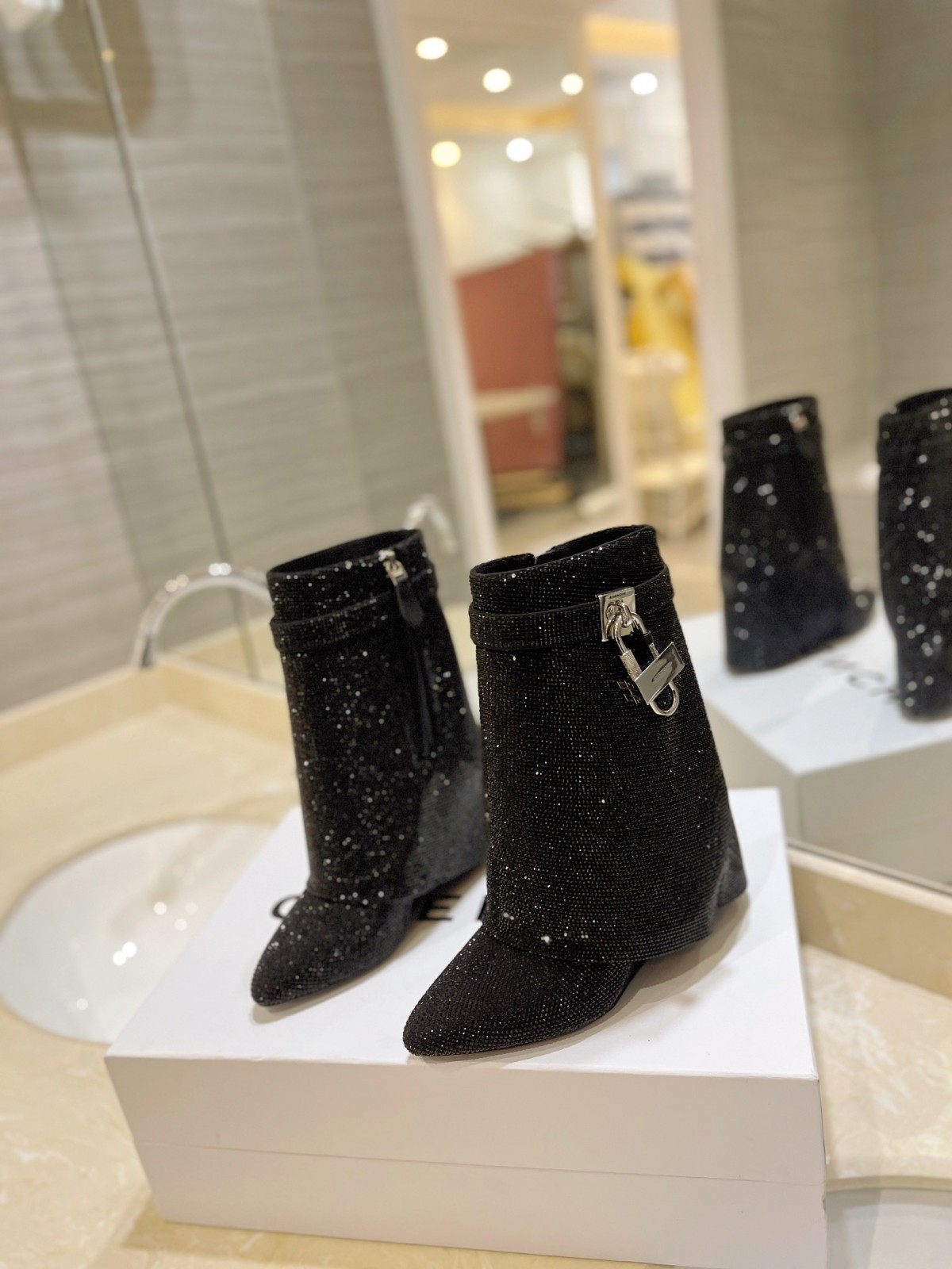 087 68123192 SIZE 35-42