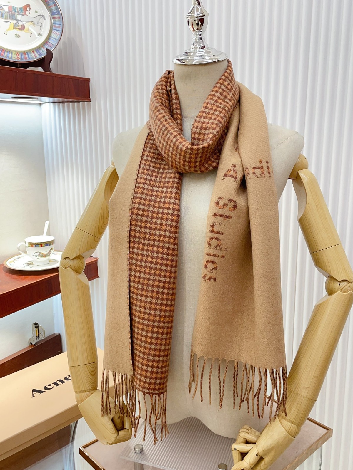 8 other brand Scarf