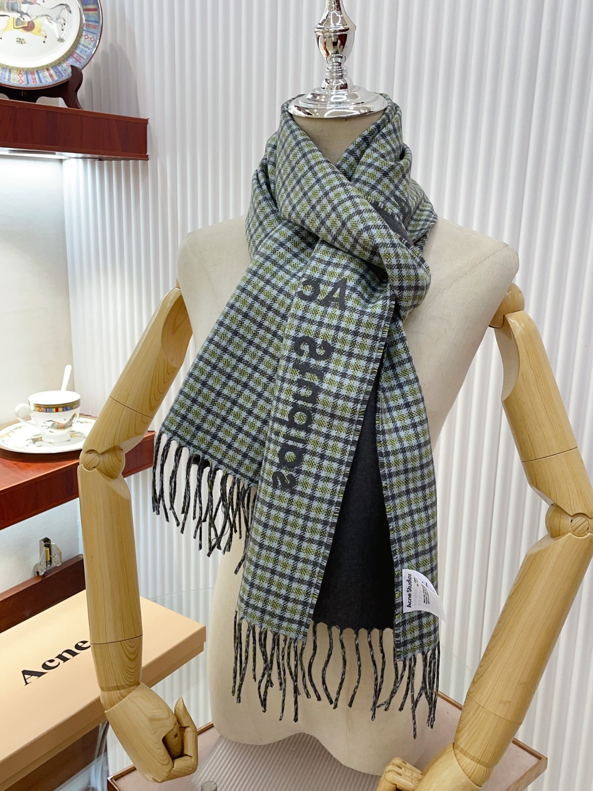 8 other brand Scarf