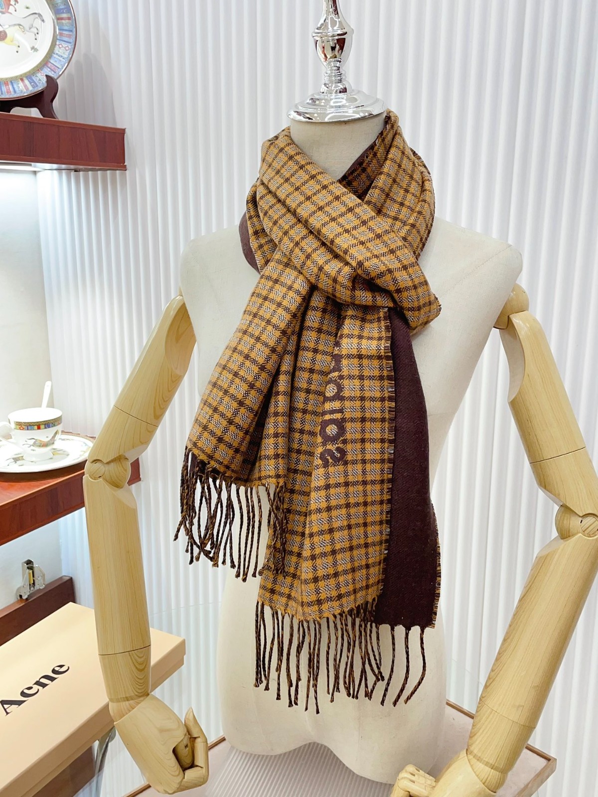 8 other brand Scarf