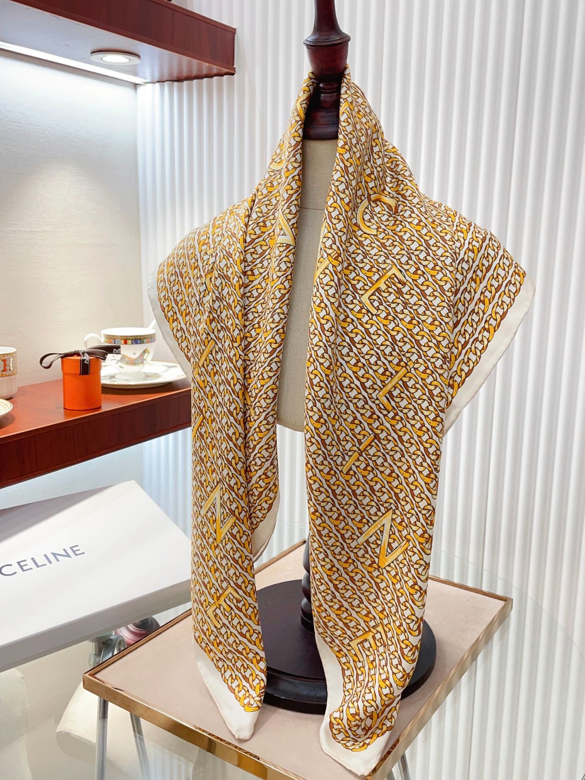 8 other brand Scarf
