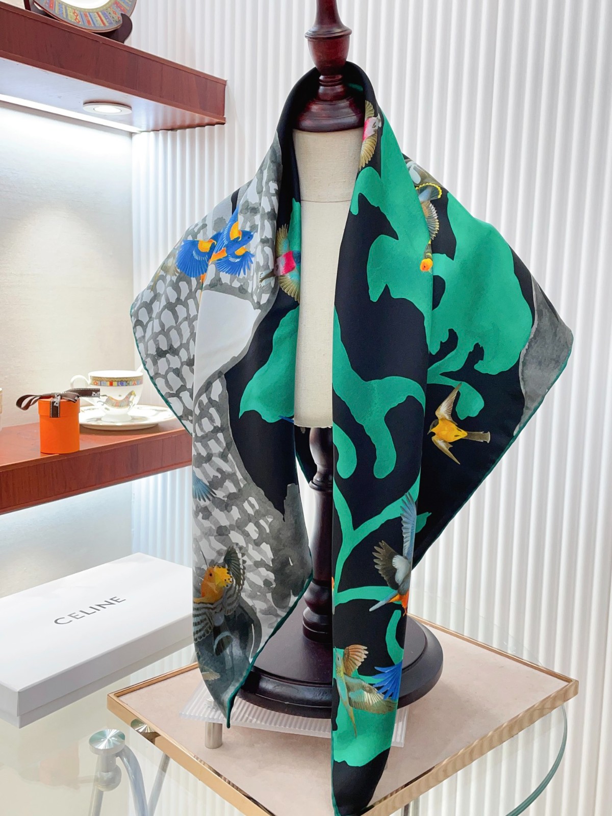 8 other brand Scarf