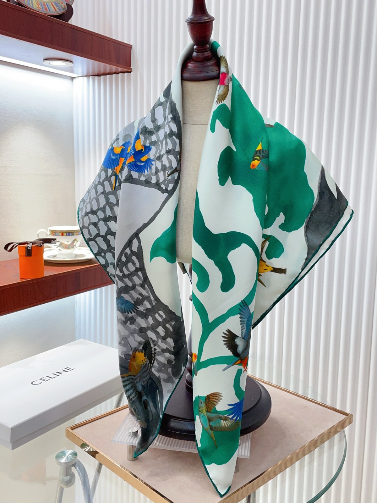 8 other brand Scarf