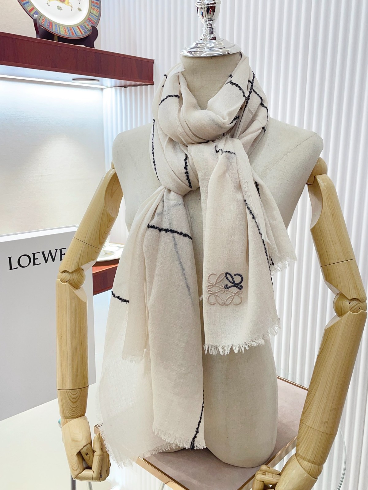 8 other brand Scarf