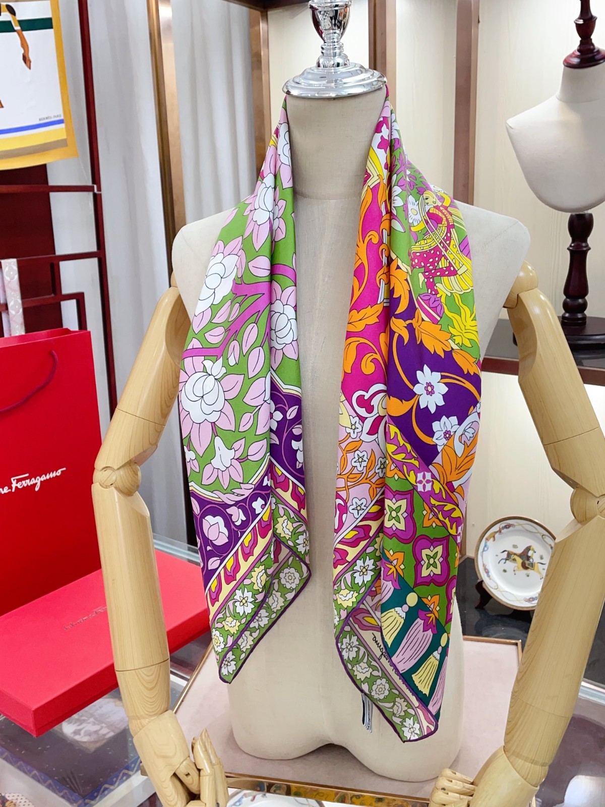 8 other brand Scarf