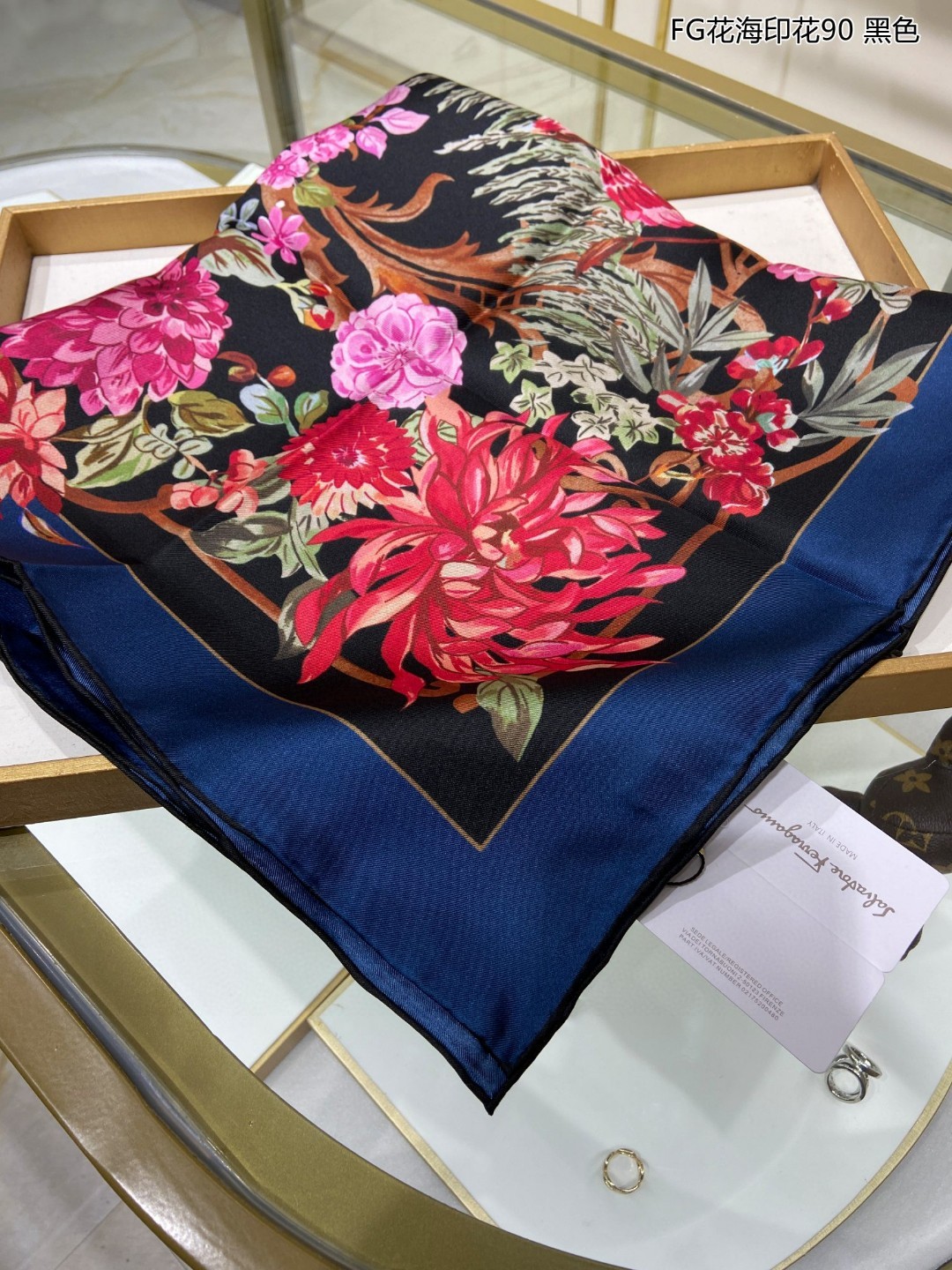 8 other brand Scarf
